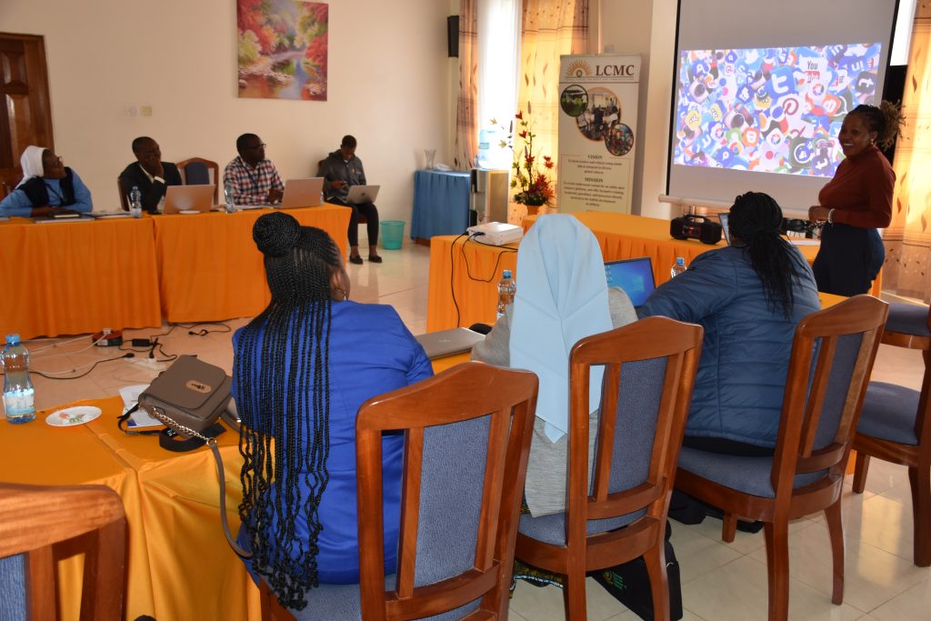 - LCMC | Media literacy education | Artificial Intelligence | Resilience | Formation | Media and communications training |Digital media literacy