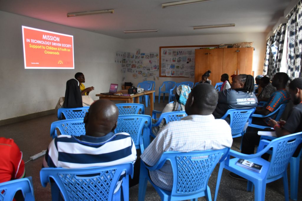 - LCMC | Media literacy education | Artificial Intelligence | Resilience | Formation | Media and communications training |Digital media literacy