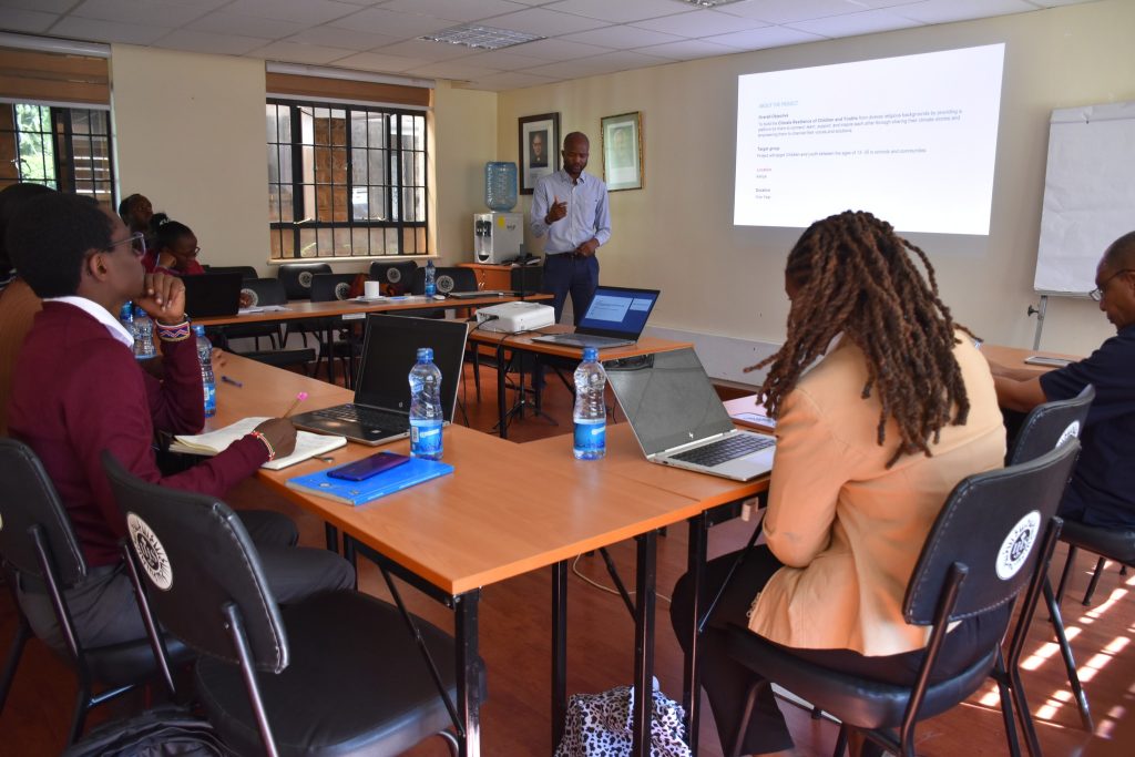 - LCMC | Media literacy education | Artificial Intelligence | Resilience | Formation | Media and communications training |Digital media literacy